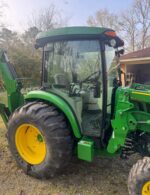 John Deere 4052 tractor with backhoe and loader - Image 3